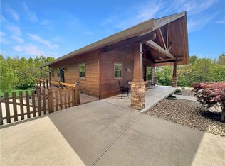 1072 County Road 2000 E, Casey, IL 62420