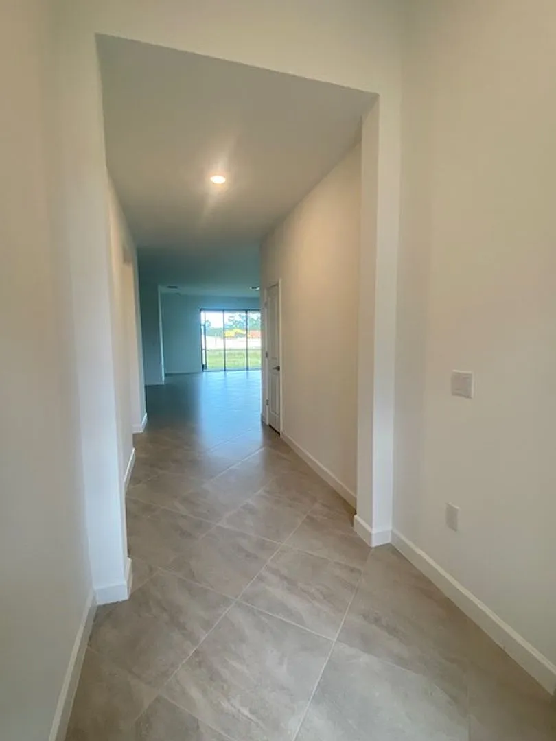 4 bedroom 3 bathroom home in Timber Creek — Photo 3