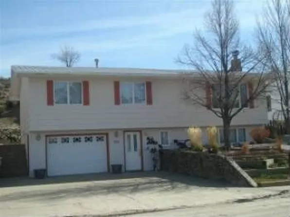 203 Juniper Ave, Glendive, MT 59330