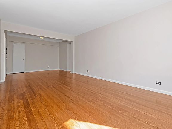 5th image of 3210 Arlington Ave APT 3C