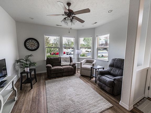 3rd image of 555 1/2 Garden Grove Ct