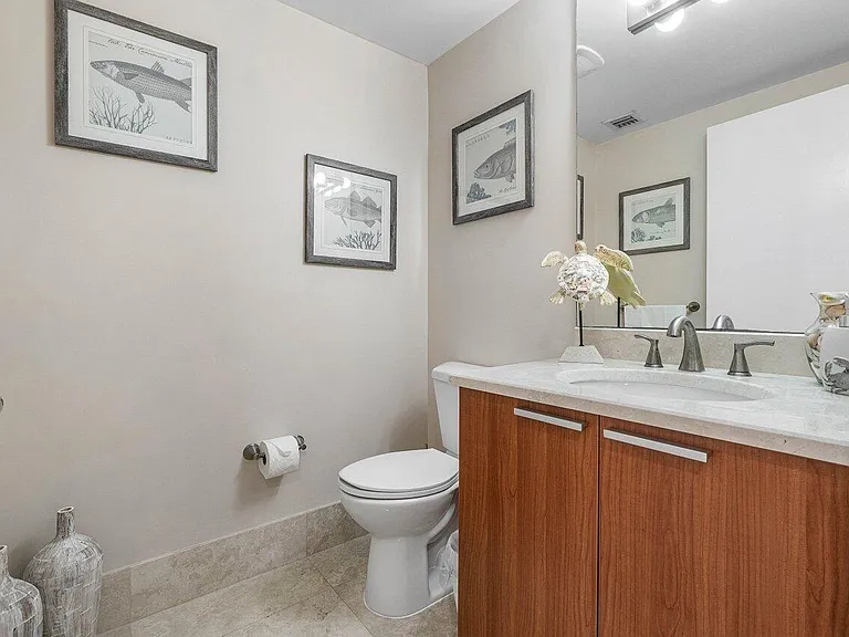 2650 Lake Shore Dr #206 — Photo 9