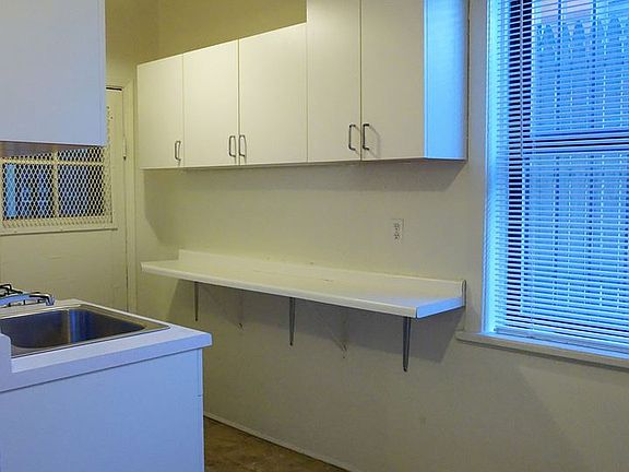 5th image of 4307 N Winchester Ave APT Gdn