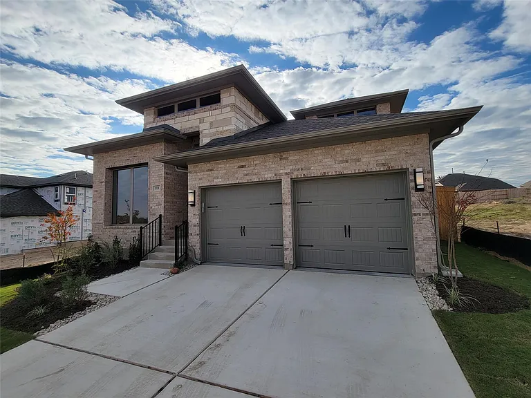 113 Bluff Creek Ln — Photo 3
