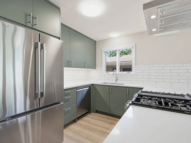 4042 Queen Ave S #A — Photo 17
