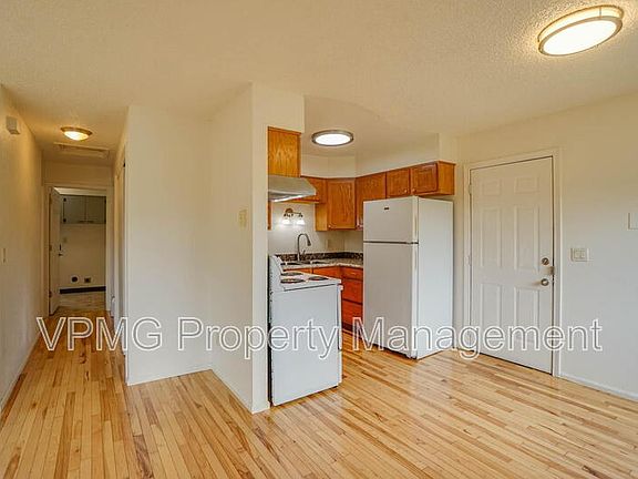 5th image of 609 W McLoughlin Blvd