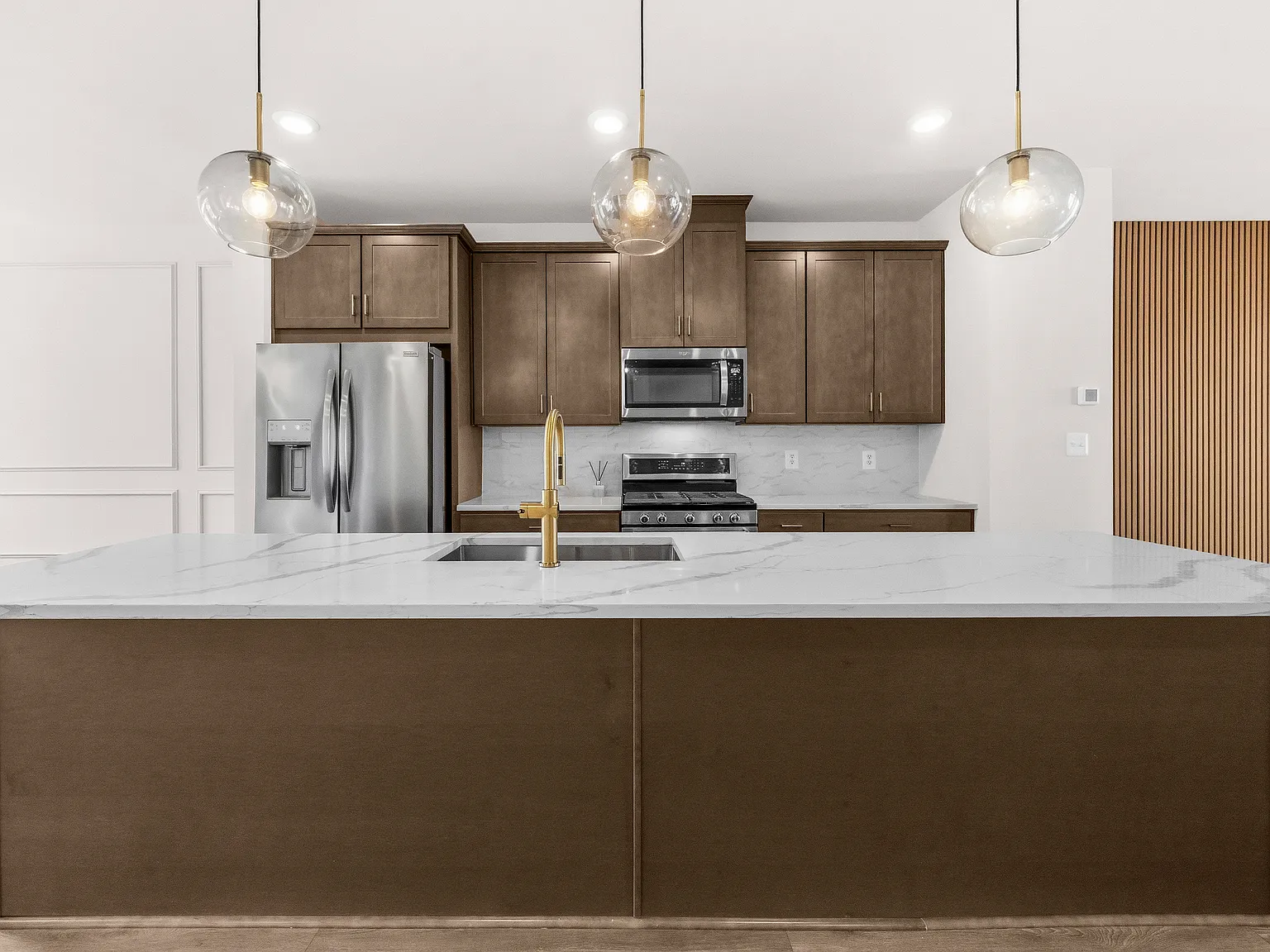 3 bed, 1960 sqft, $3,350 — Photo 4
