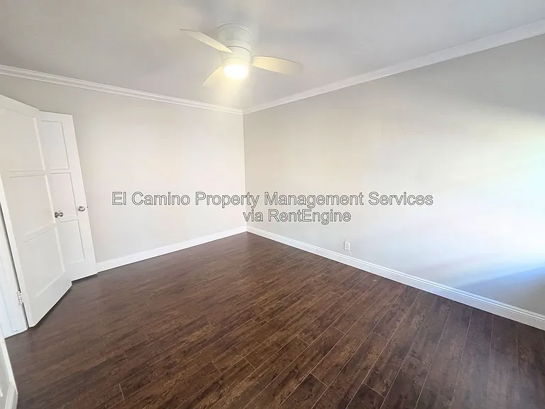 1036 E 2nd St #7 — Photo 9