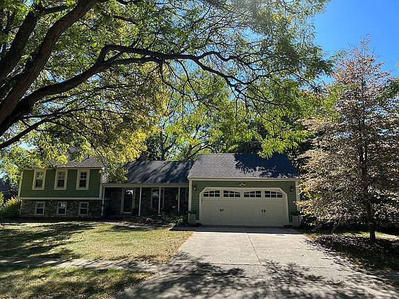 2nd image of 45763 Clement Ct