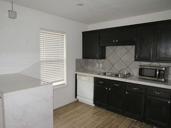 3rd image of 4608 Bowles Dr APT D