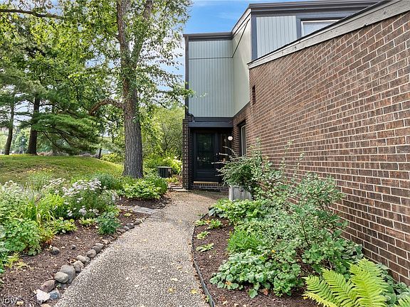 4th image of 174 Saint Clair Dr
