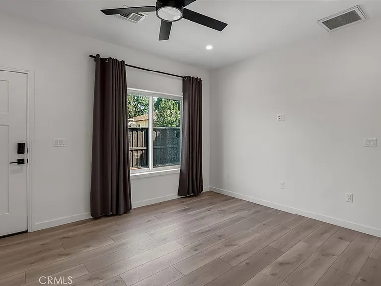 22434 Berdon St — Photo 6