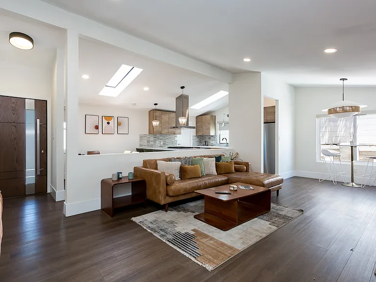 2021 Cardinal Dr — Photo 9