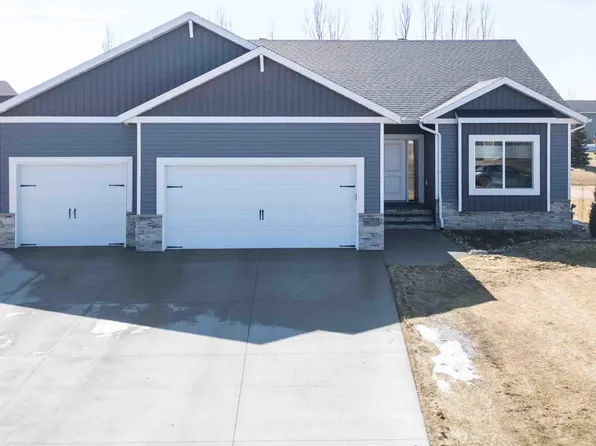 4752 38th Ave N, Reiles Acres, ND 58102