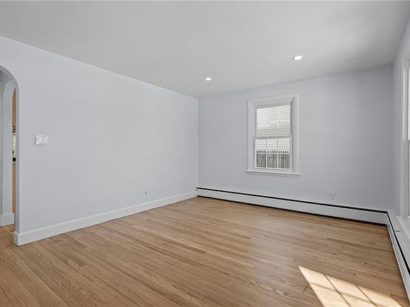 3rd image of 158 S Rose St