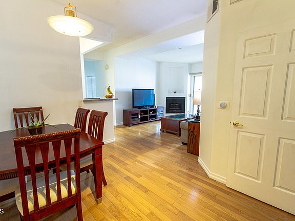 4th image of 15455 Sherman Way APT 20