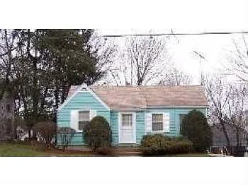 323 Silver St photo 1