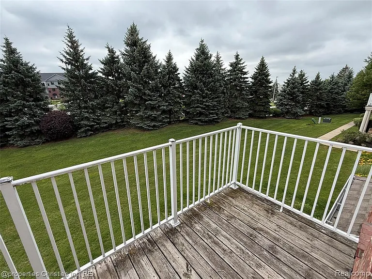 8413 Heywood Cir — Photo 24
