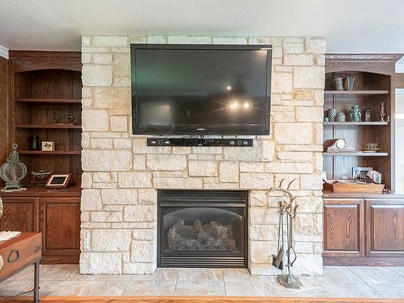 4th image of 25 Knoll Cir