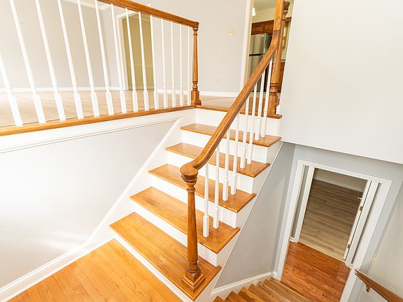 5th image of 717 Ashley Forest Dr