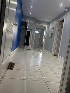 3rd image of 938 Bloor St W