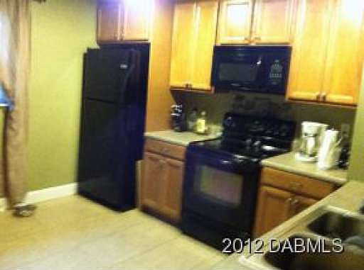 3rd image of 183 Rosewood Ave