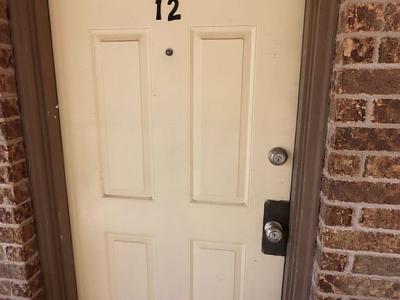 3rd image of 511 W Oak St APT 12