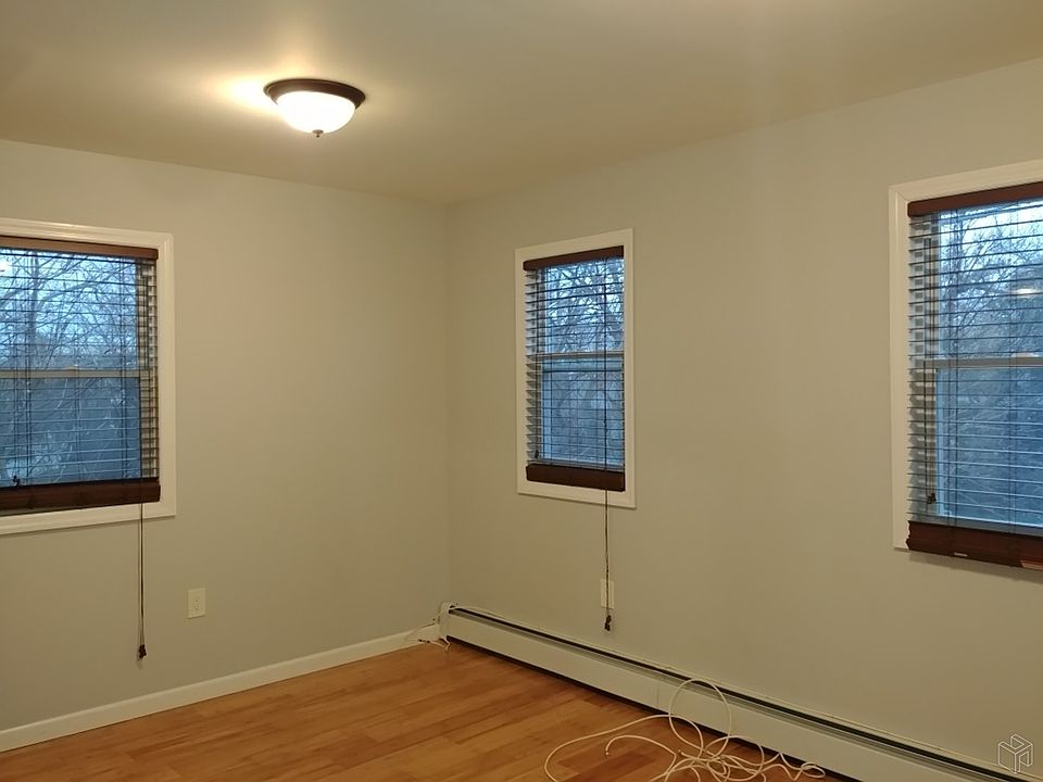 1st image of 930 E 98th St #1