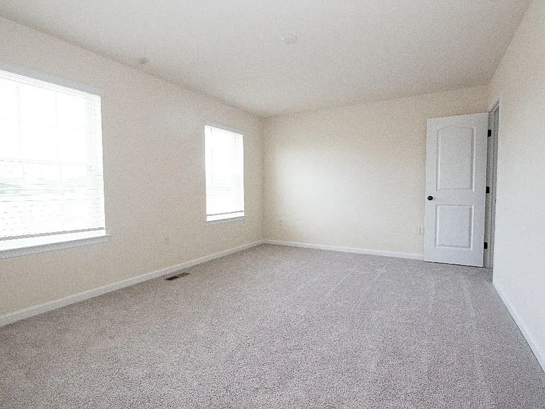 2 Skip Ln — Photo 26