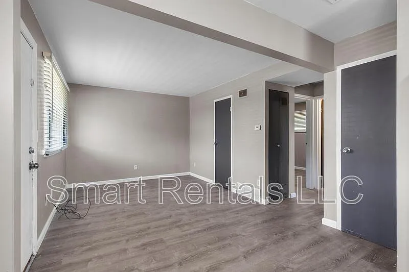 2 bed, 1.0 bath, 750 sqft, $999 — Photo 3