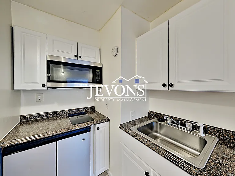 921 S 21st Ave #1/2 — Photo 2
