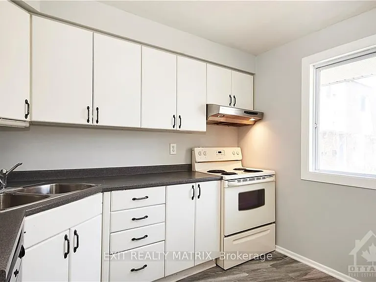2988 Fairlea Cres — Photo 5