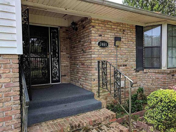 3rd image of 2465 Greenbrier Blvd