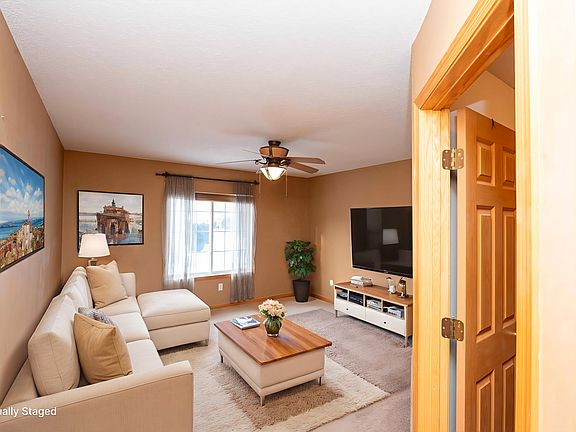 4th image of 4781 Blaine Ave Unit 408