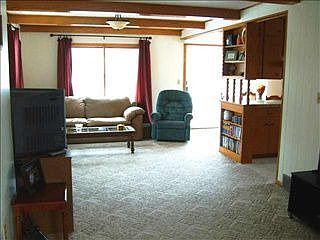 4th image of 304 Hudson Ave