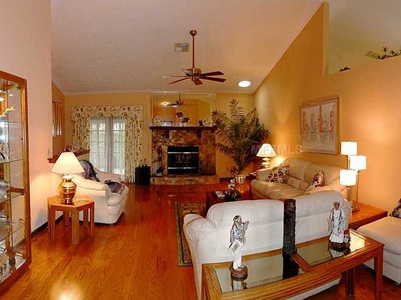 5th image of 1601 Dumont Dr