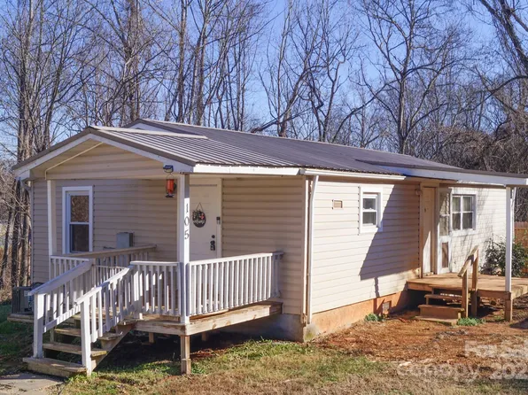 105 Lane St, Morganton, NC 28655