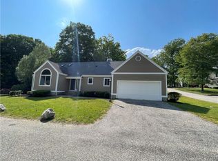 33 Hunting Ridge Farms Rd, Branford, CT 06405