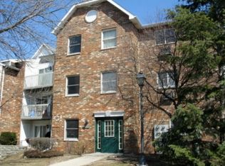 4314 W Shamrock Ln APT 3D, McHenry, IL 60050