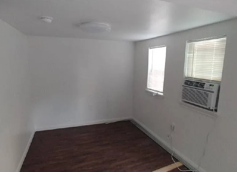 146 N Milby St #4 — Photo 2