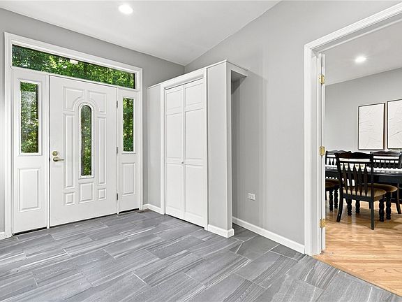 4th image of 307 Fishers Rd