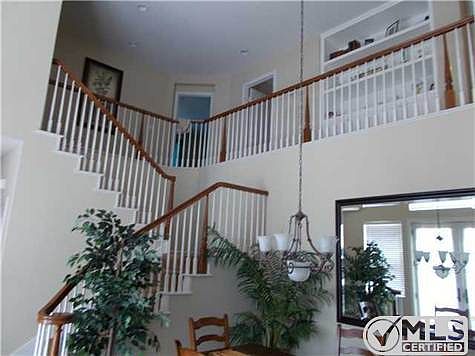 3rd image of 2737 Valleycreek Dr