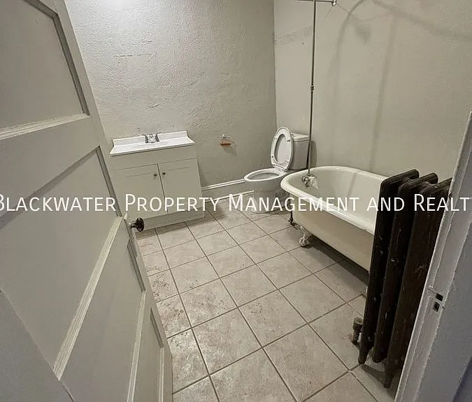202 S Main St #4 — Photo 5