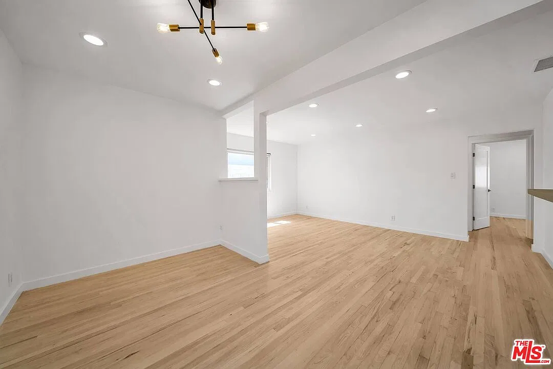 2 bed, 1.0 bath, 1305 sqft, $5,680 — Photo 2