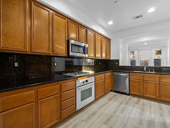 5th image of 13325 Calle Del Campo Unit 6