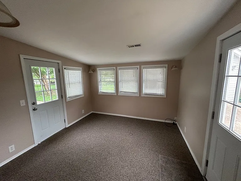 1700 W Granview Dr — Photo 10