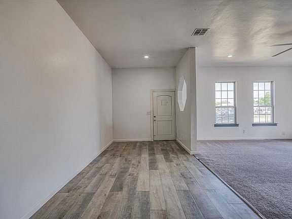 3rd image of 4040 Lynda Ln