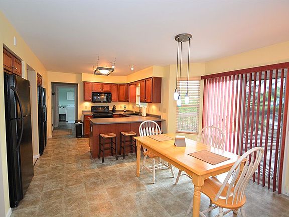 4th image of 2823 Coachlight Ln
