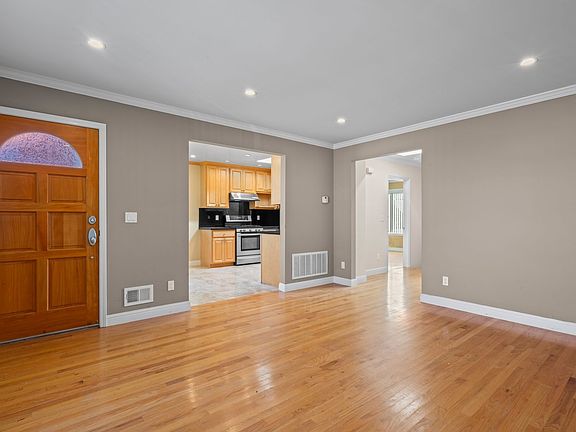 4th image of 1682 47th Ave