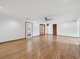 19444 Wolf Rd APT 4, Mokena, IL 60448
